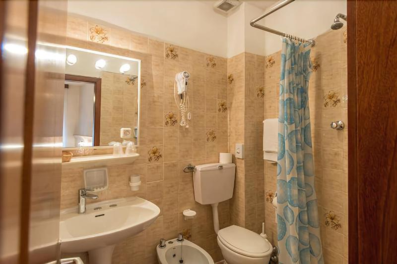 Albergo Antica Rosa Levico Terme Esterno foto